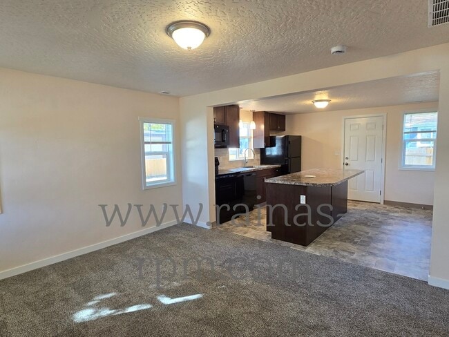 Building Photo - 502 E 40th St