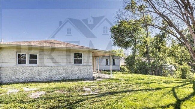Building Photo - 16312 E Independence Ave