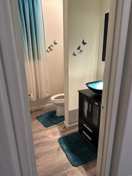 Building Photo - 6424 N Florence Ave