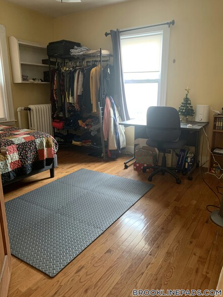 Primary Photo - 46 Aspinwall Ave
