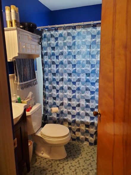 Building Photo - 707 Newport Pl