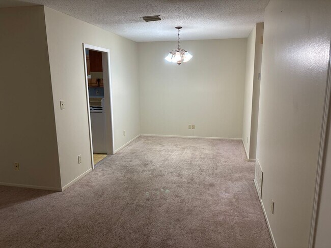 Building Photo - 5768 Worchester Ct