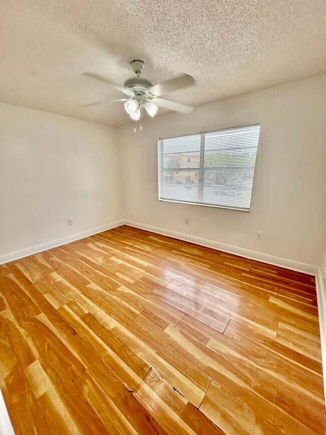 Building Photo - 4314 NW 9th Ave