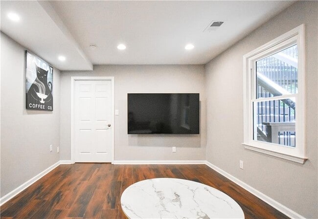 Building Photo - 3115 Park Chase