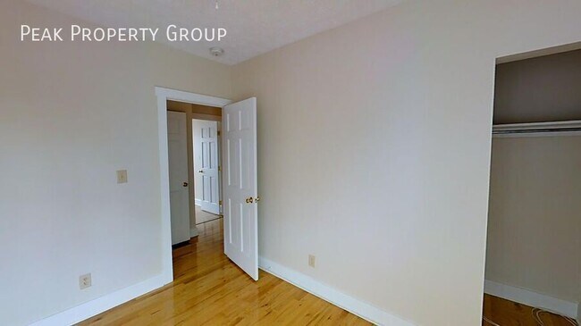 Building Photo - 1375 Indianola Ave