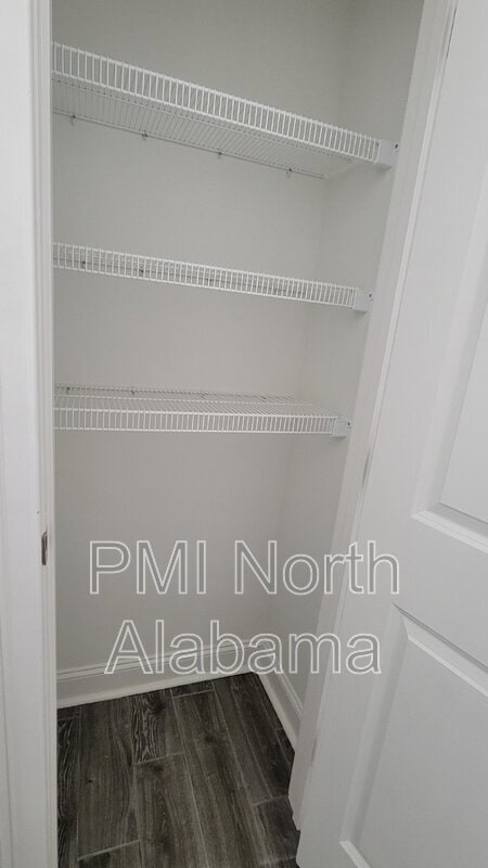 Building Photo - 130 Creekmound Dr
