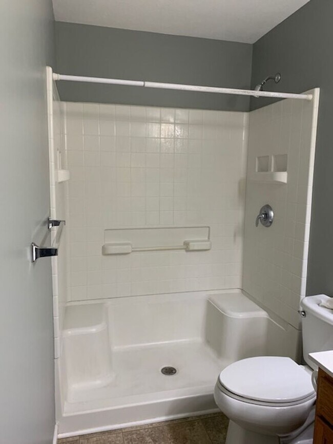 Building Photo - 4 BEDROOM 3 1/2 BATHROOM HOUSE FOR LEASE I...