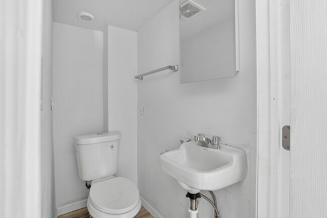 Building Photo - 398-400 N. Maple Ave