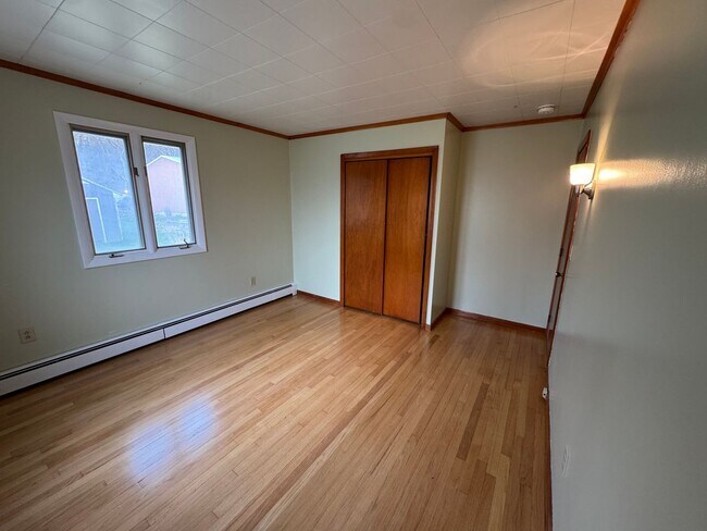 Building Photo - Upgraded 3 Bedroom Home with Garage and Basement