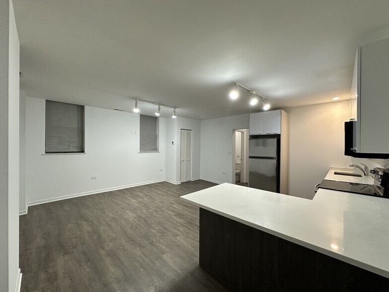 Building Photo - 940 W Winona St