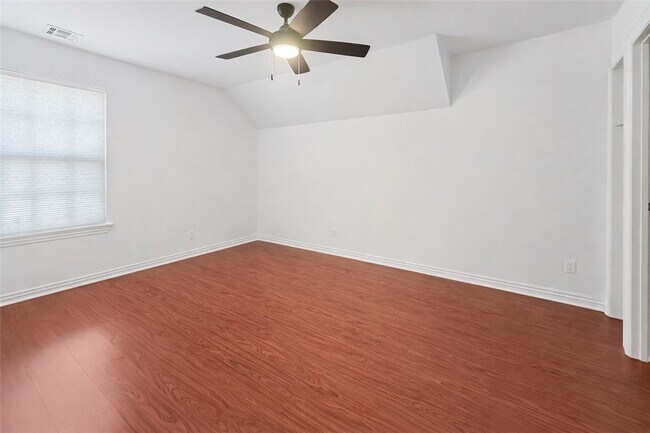 Building Photo - 110 SE G Ct