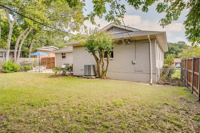 Building Photo - 847 Peavy Rd