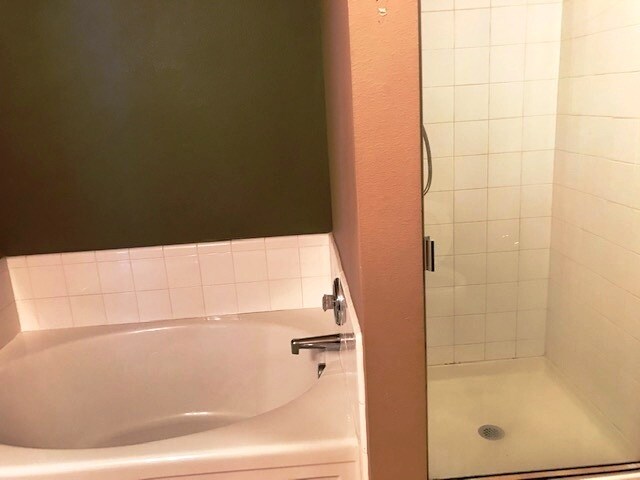 Building Photo - 2215 Sumac Dr