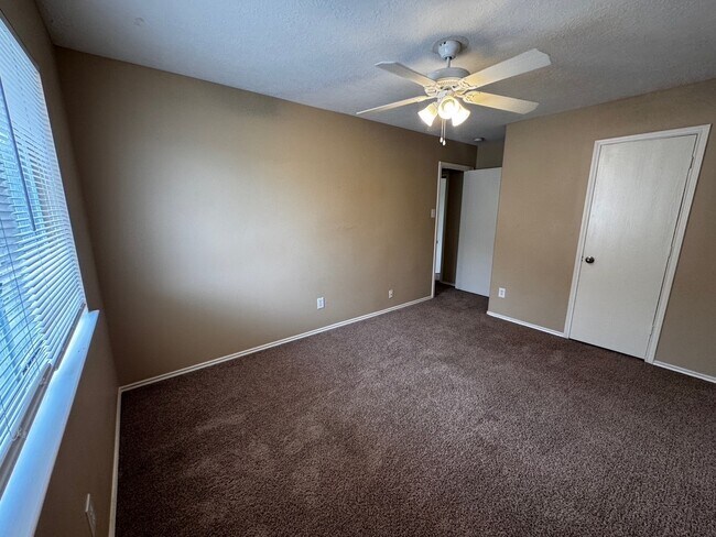 Building Photo - 1411 Hallcroft Ln