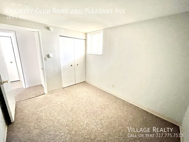 Building Photo - Roomy, remodeled 2-bed w/ on-site laundry ...