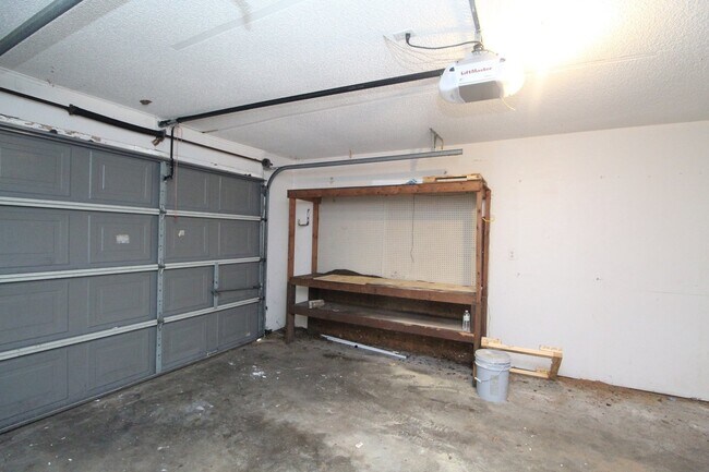 Building Photo - 3BR/2BA Brick Home in Southwest Pensacola – Coming Available 12/19