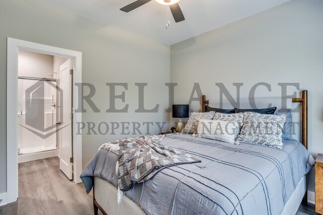 Building Photo - 4936 N Vassar Ave