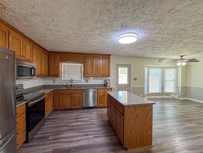 Building Photo - Lovely 3 Bed 2 Bath Home with Bonus Room