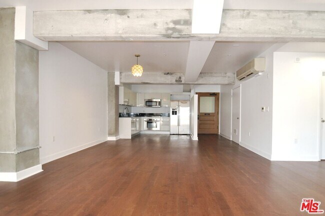 Building Photo - 416 S Spring St