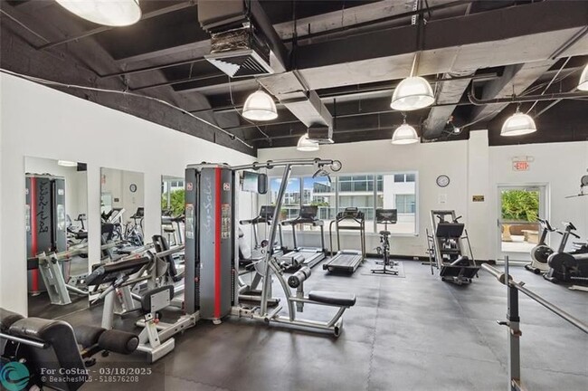 Building Photo - 2751 S Ocean Dr