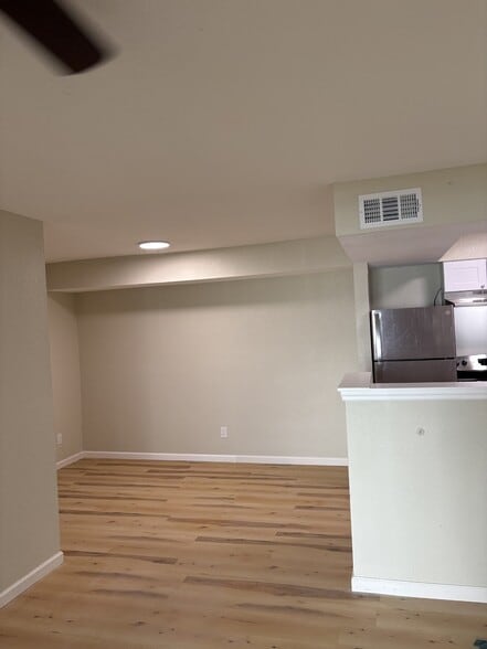 Building Photo - 850 Field Ave