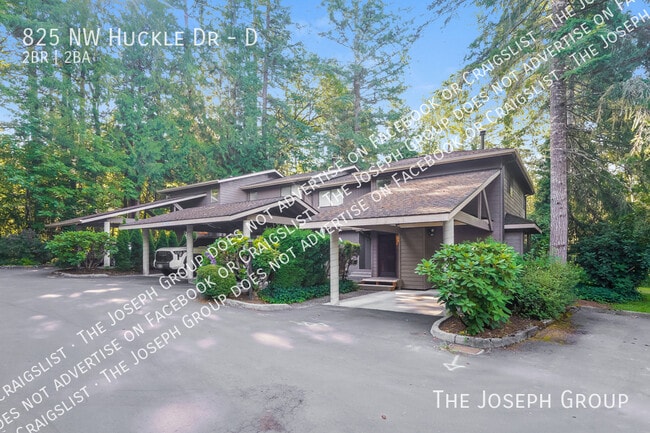 Building Photo - 825 NW Huckle Dr