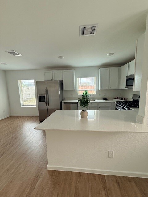 Building Photo - 3049 Pensacola Dr