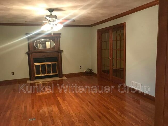Building Photo - 225 Archview Dr