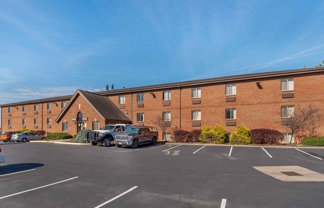 Building Photo - Furnished Studio-Cincinnati - Blue Ash - Reagan Highway