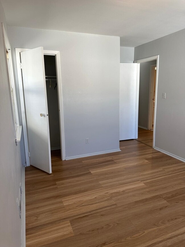 Building Photo - 12 Colonial Dr