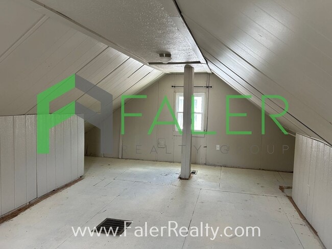 Building Photo - Charming Belmont Home!