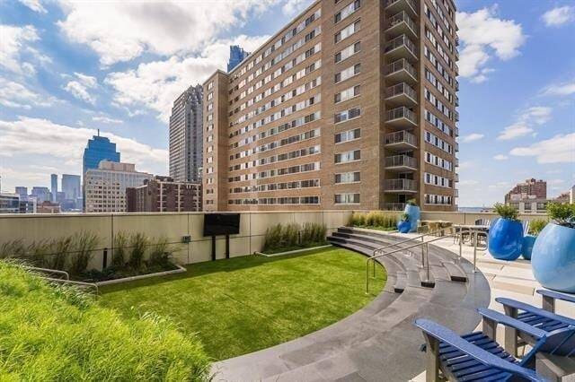 Building Photo - 25 Christopher Columbus Dr