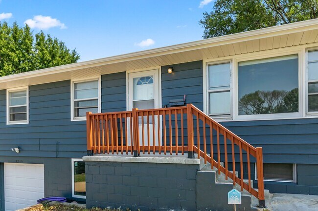 Building Photo - 7215 S 41st Ave