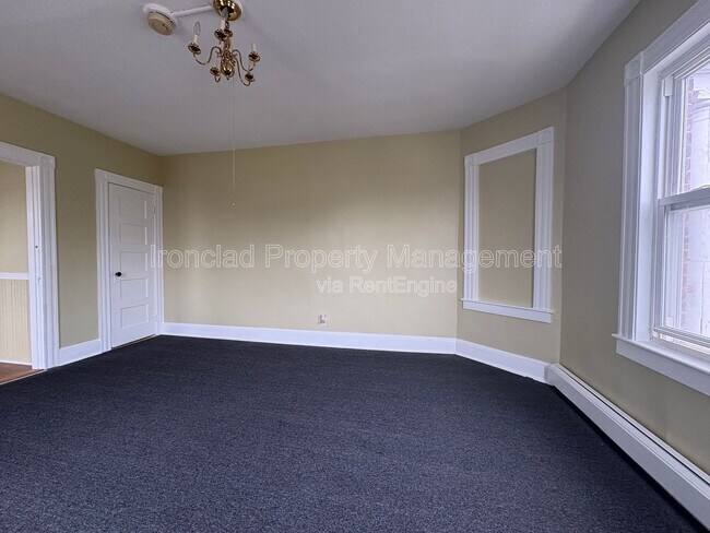 Building Photo - 242 Washington St