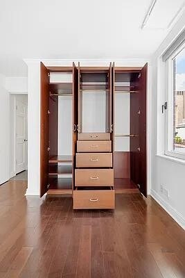 Building Photo - 275 Greenwich St