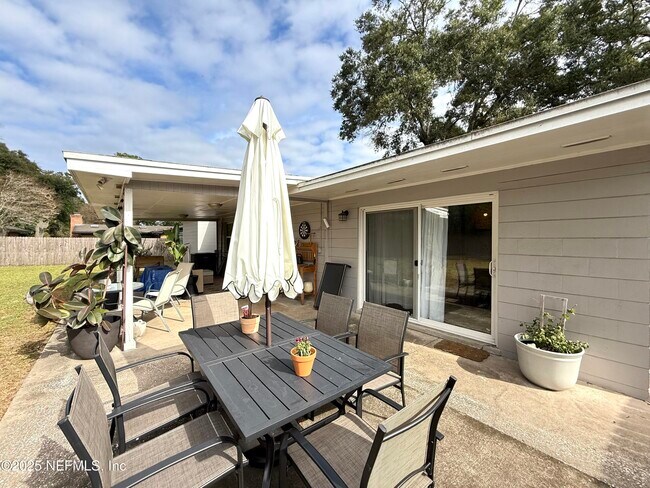 Building Photo - 1272 Arlingwood Ave