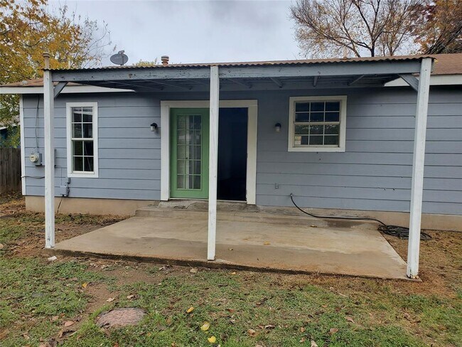 Building Photo - 807 Fernwood Cove