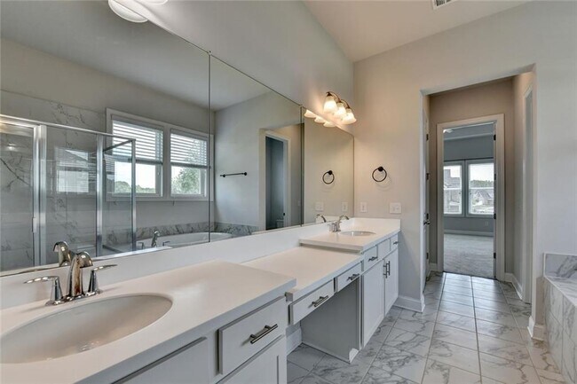 Building Photo - 3695 Andover St