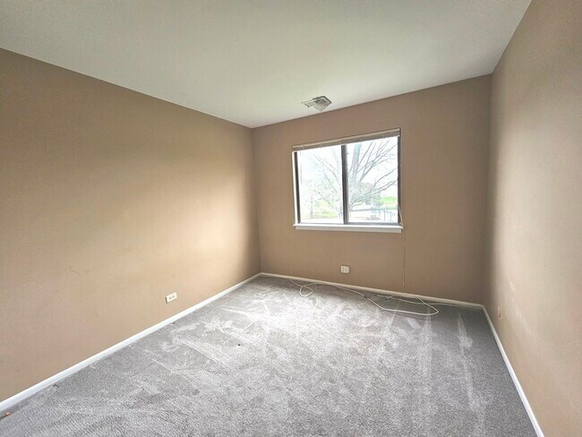 Building Photo - 573 Greystone Ln