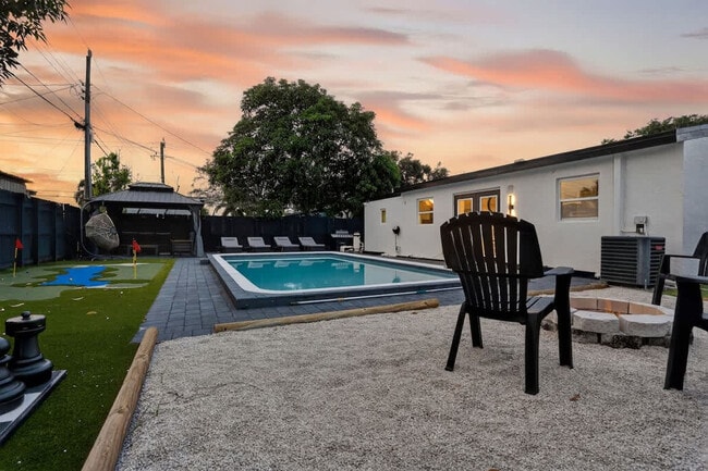 Building Photo - 6660 Custer St