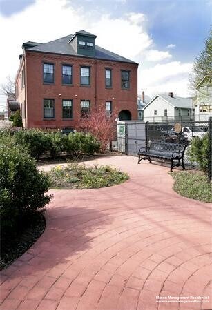 Building Photo - 245 Beacon St