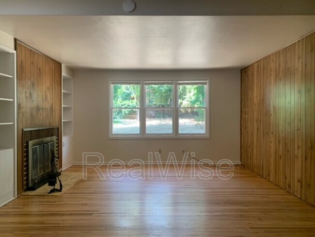 Building Photo - 1324 NW Washington Blvd