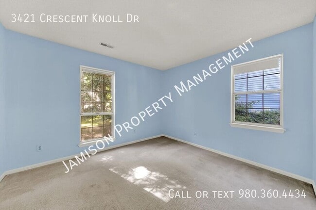 Building Photo - 3421 Crescent Knoll Dr