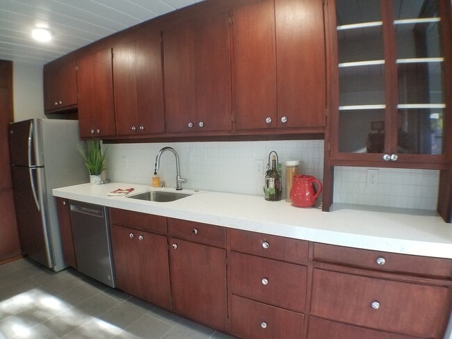 Building Photo - Eichler home near downtown Walnut Creek