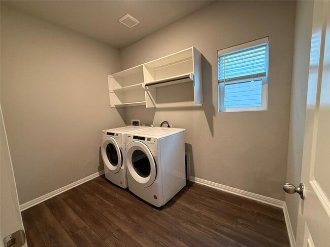 Building Photo - 104 Osier Pass