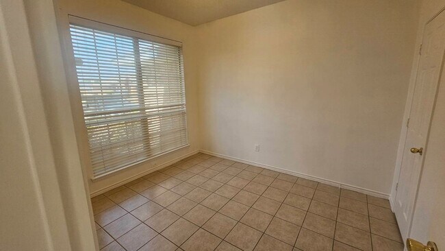 Building Photo - 2100 Cantura Dr