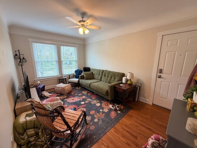 Building Photo - Nice 1 Bed w/Dining Room and Newer Kitchen and Bath at Roger's Glenwood District