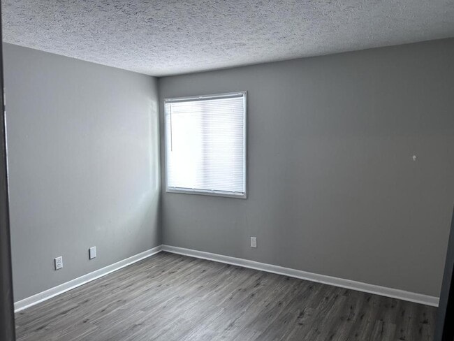 Building Photo - 947 W McKay Rd