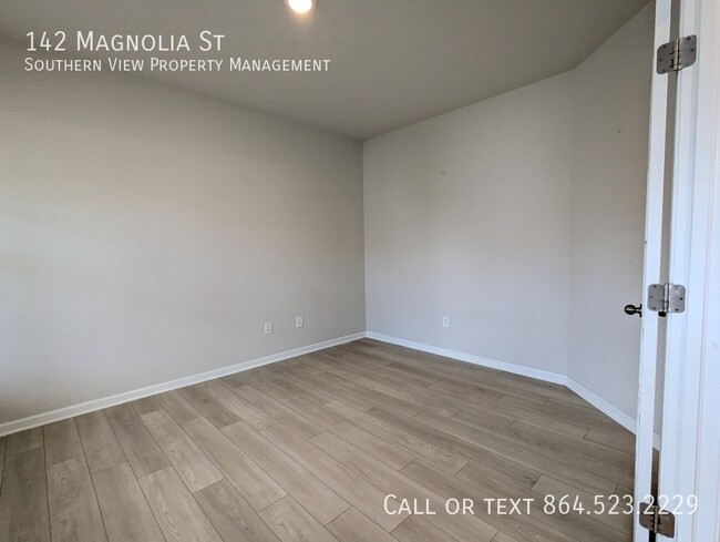 Building Photo - 142 Magnolia St