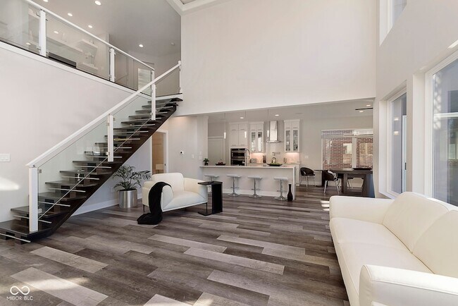 Building Photo - 429 W 86th St